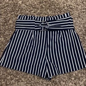 contemporary shorts size L